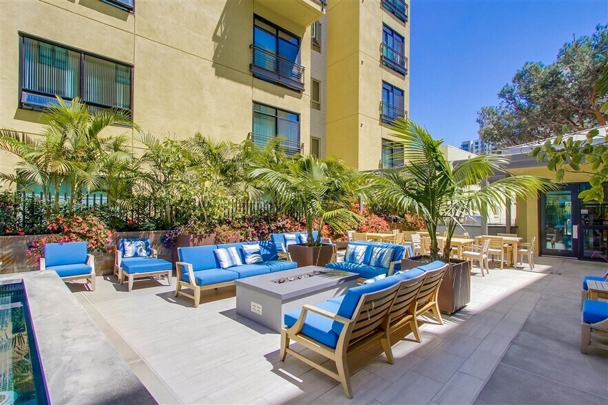 Firepit - 889 Date St