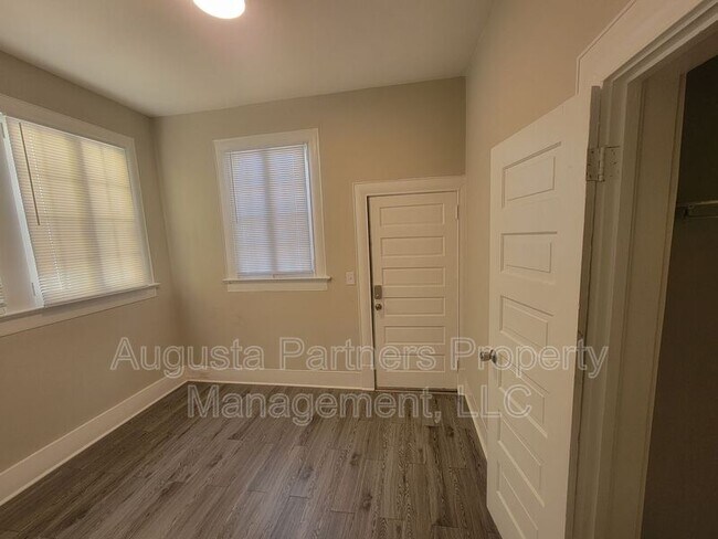 Building Photo - 323.5 Ellis St