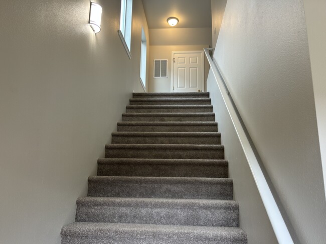 Building Photo - 627 N Prospect St