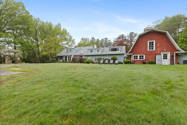 Building Photo - 1025 Old White Plains Rd