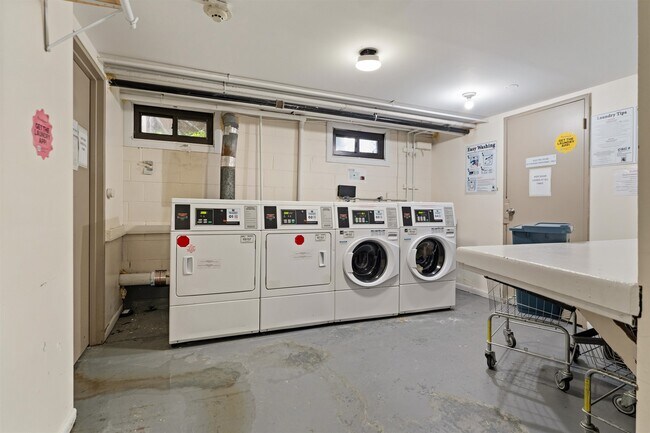 Building Photo - 7117 Park Ave