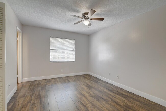 Building Photo - 6165 Belleza Ln