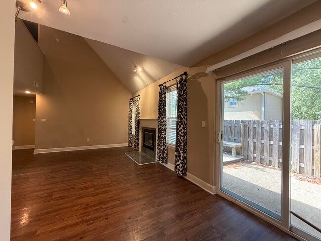 Building Photo - 405 S Village Cir