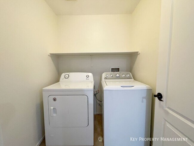 Building Photo - 2913 Big Mountain Ave