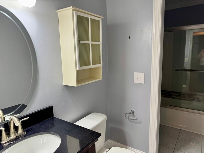 Building Photo - Classic Three Bedroom Home in Hilton Head ...