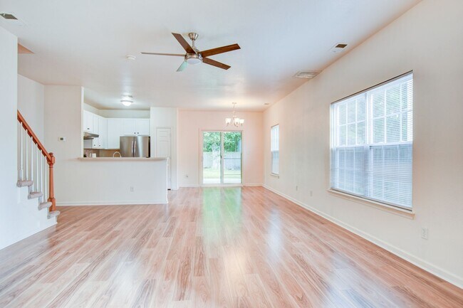 Building Photo - 320 Garcia Dr