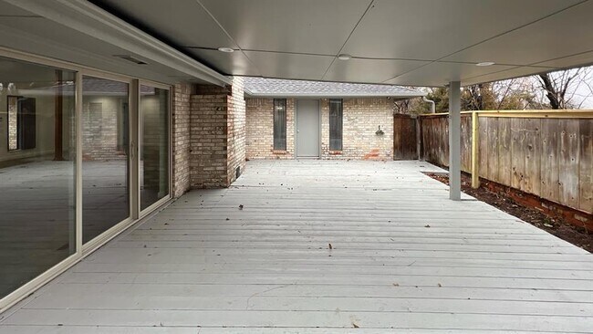 Building Photo - 12510 Maple Ridge Rd
