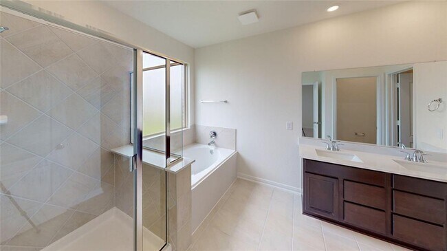 Building Photo - 4809 Sun Fls Dr