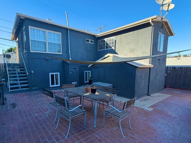 Building Photo - North Ave 49