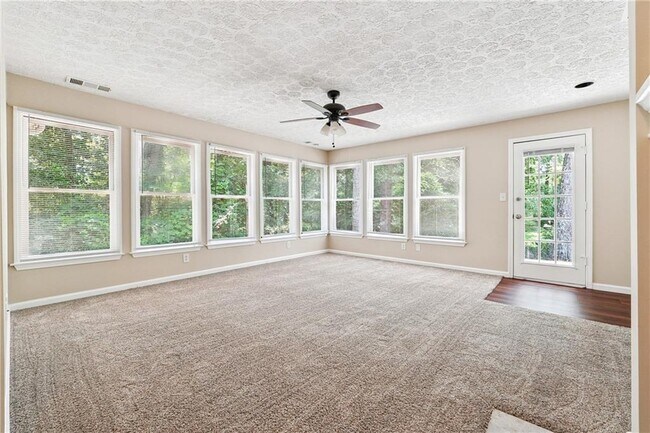 Building Photo - 1425 Shamrock Hill Cir
