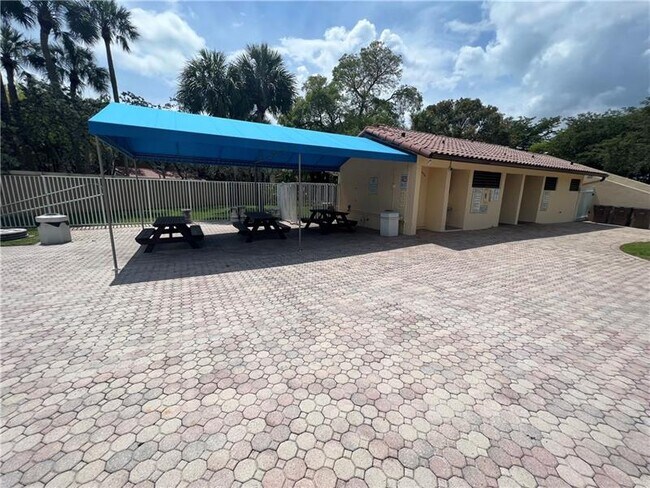 Building Photo - 211 NW 45th Ave