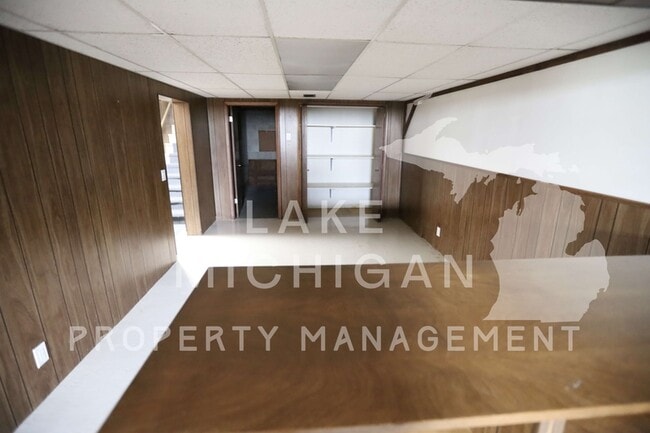 Building Photo - 14750 Parkwood Dr