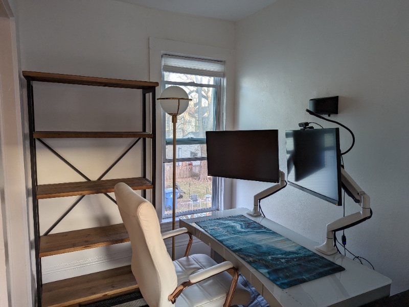 Building Photo - 1021 23rd Ave NE