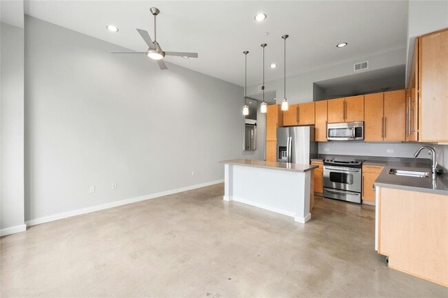 Building Photo - 507 Sabine St