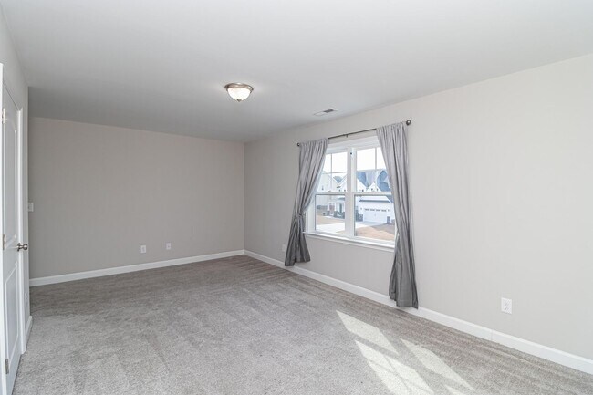 Building Photo - SPACIOUS 2-Story Home in Pikeville School ...