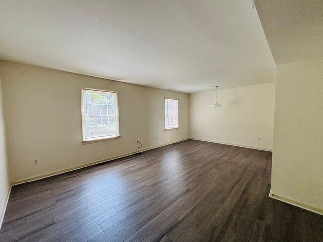 Building Photo - 105 Sherwood Ct