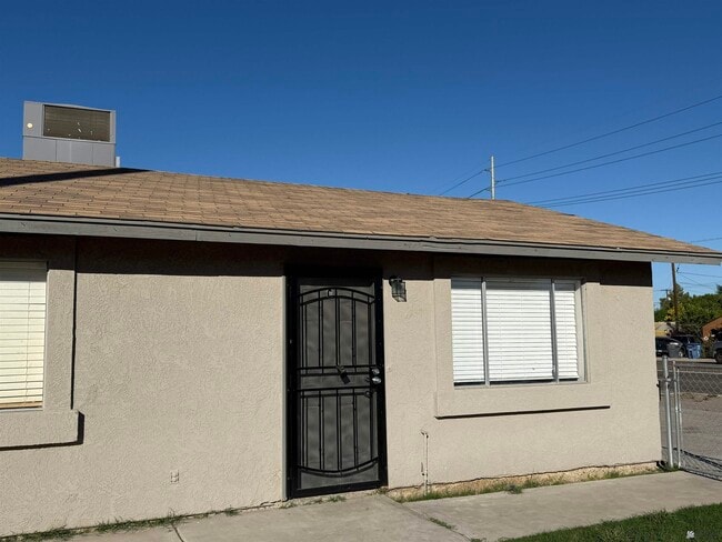 Primary Photo - 1801 W 1st St