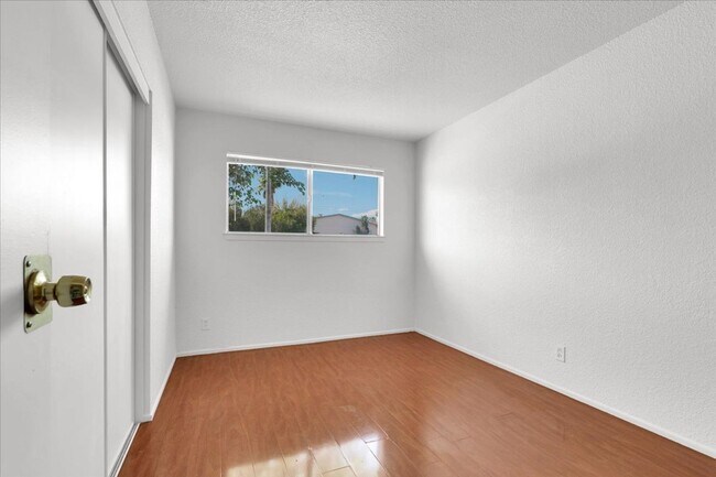 Building Photo - 2805 Sultana St