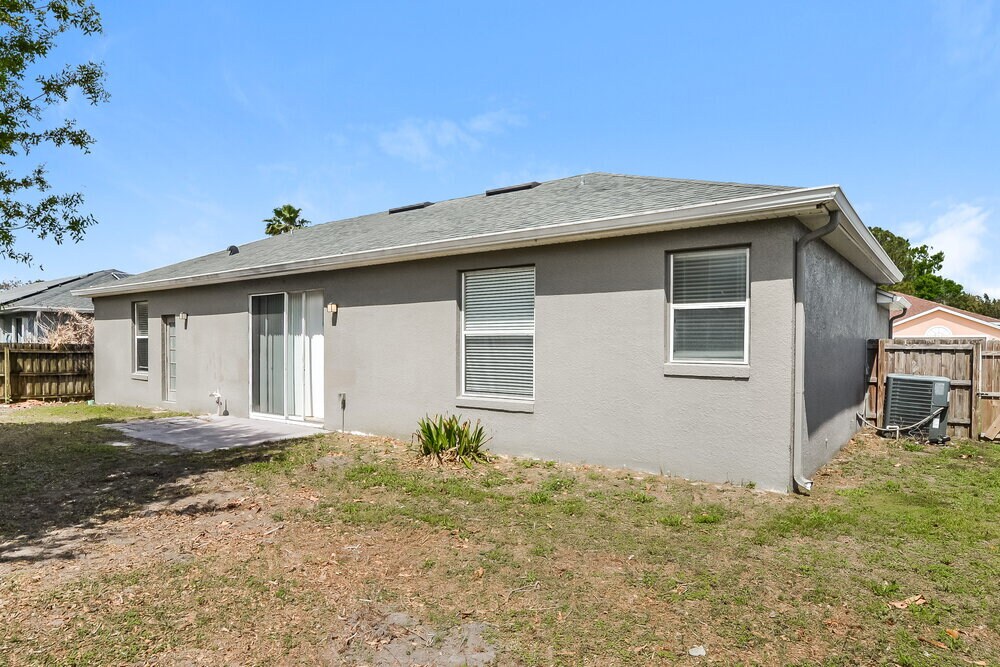 Building Photo - 717 Modena St