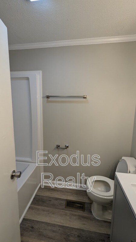 Building Photo - 8708 Peach Tree Dr