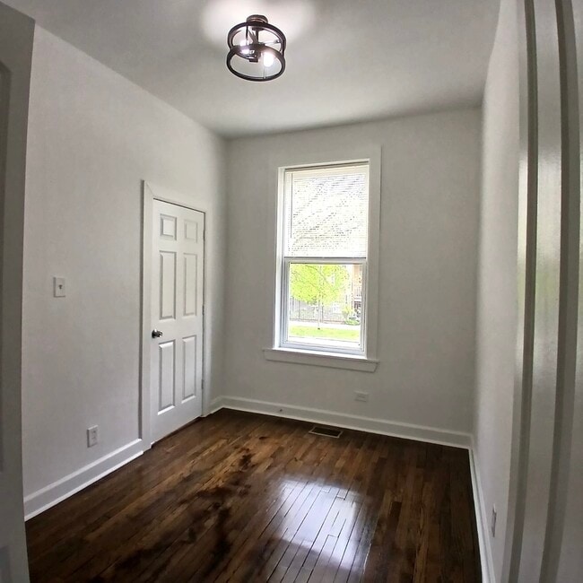 Building Photo - 4058 W Hirsch St