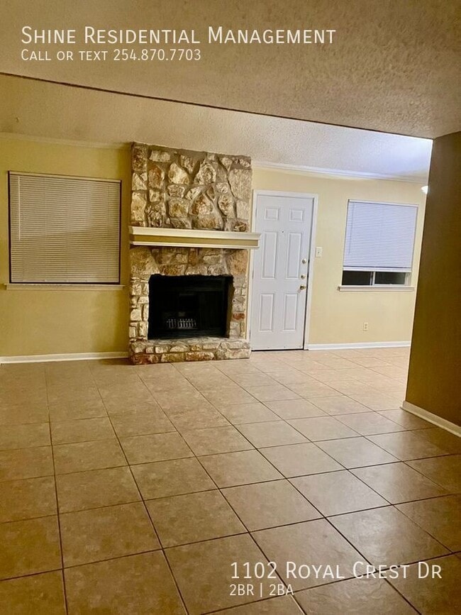 Building Photo - 1102 Royal Crest Dr