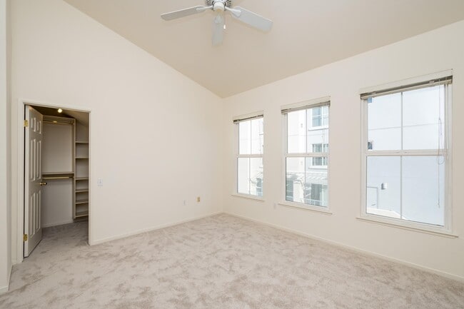 Building Photo - 204 Town Green Ln