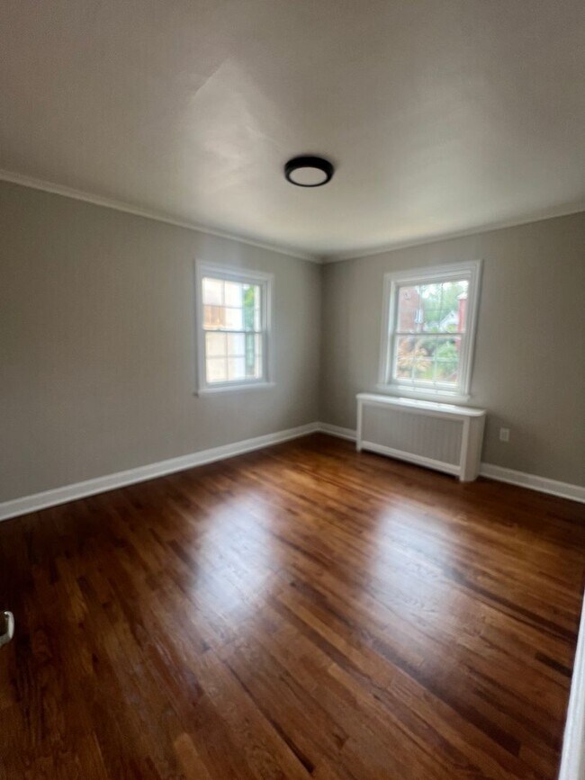 Building Photo - Charming Renovated Mount Penn 3 BR For Immediate Move In