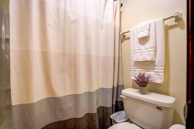 Building Photo - 3914 S Tara Hill Dr