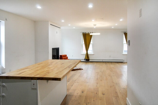 Building Photo - 41 Wolcott St