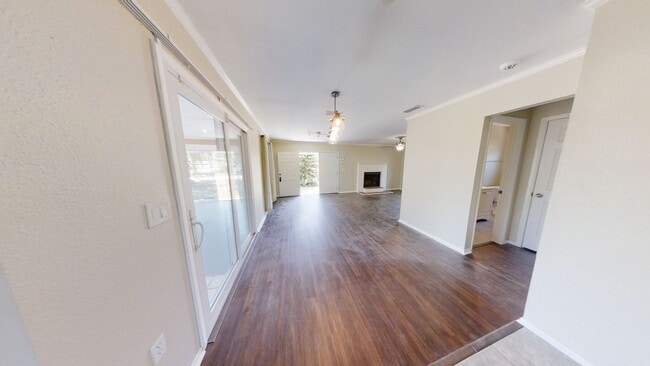 Building Photo - 2 Bedroom house for rent