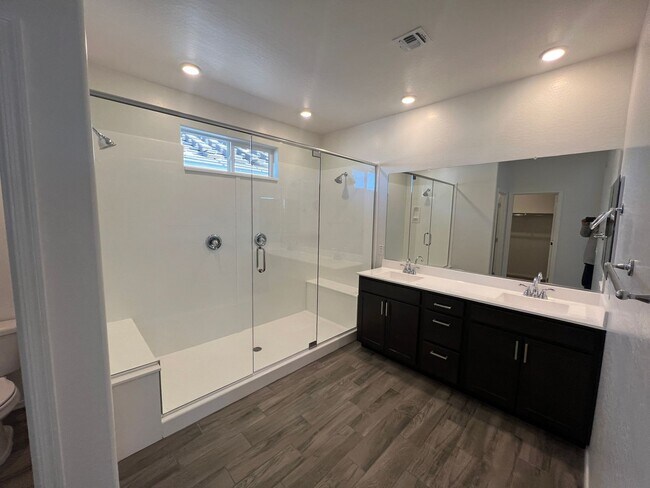 Building Photo - Gorgeous Newer Build 4 Bed/3 Bath in Rancho Cabrillo