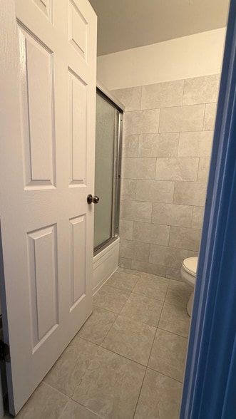 Building Photo - 1322 Fargo Ave