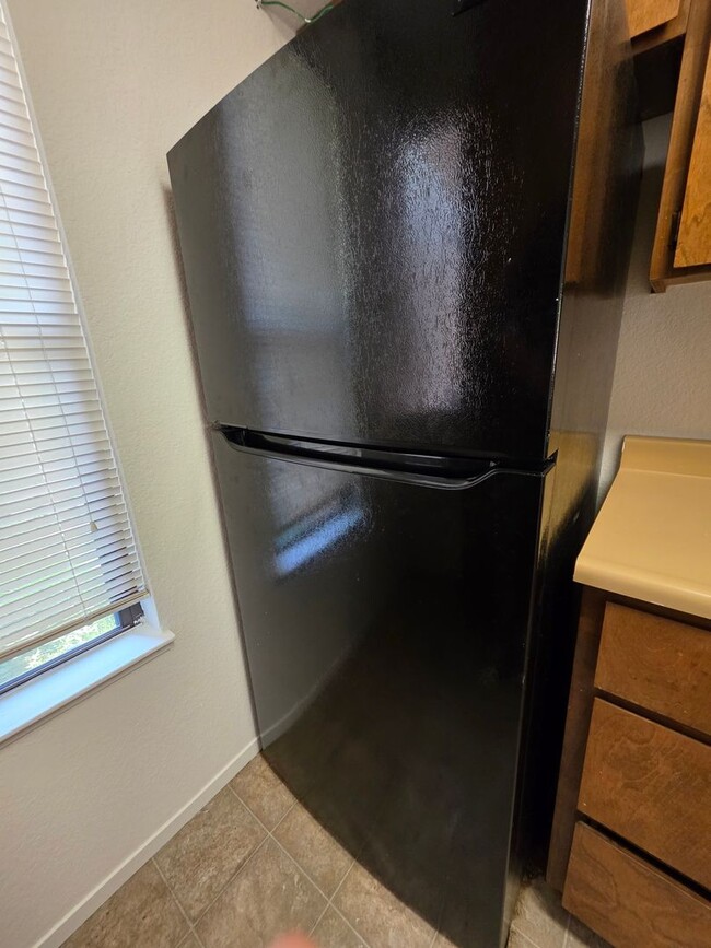 Building Photo - Charming 2-Bedroom Condominium with Scenic...