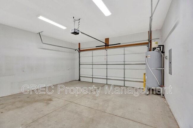 Building Photo - 2703 E Surrey Dr