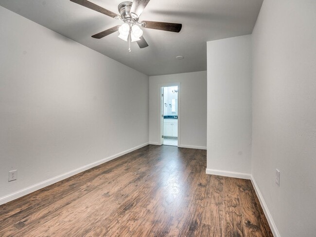 Building Photo - 4 bedroom 2 bath home in Shawnee!