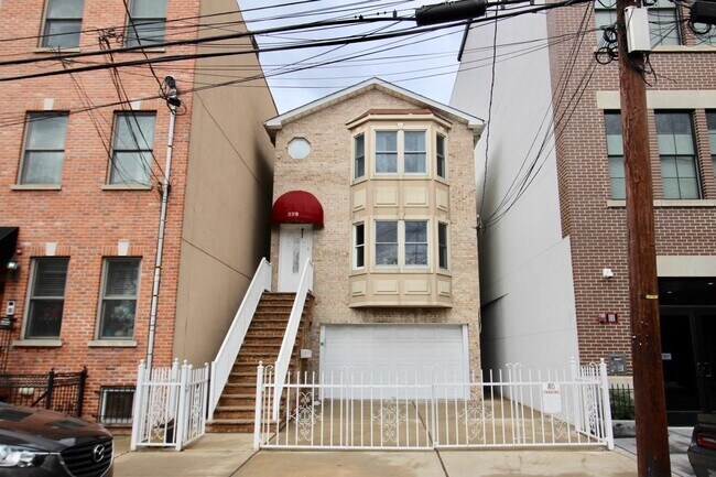 Building Photo - 378 7th St