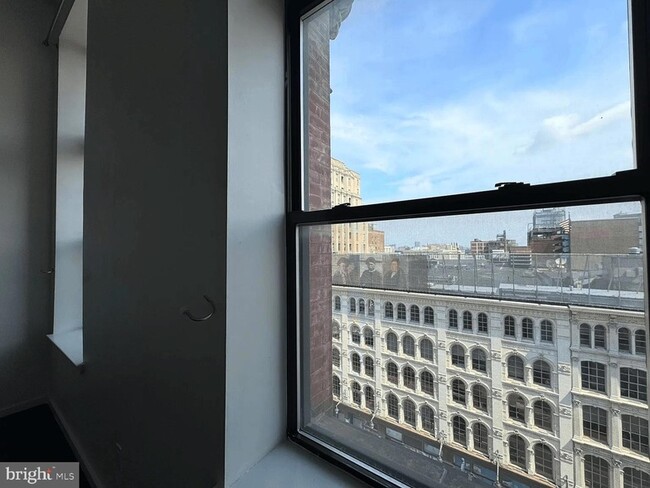 Building Photo - 726 Market St