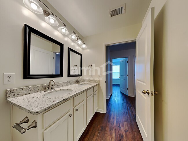 Building Photo - 67 Hogan Dr