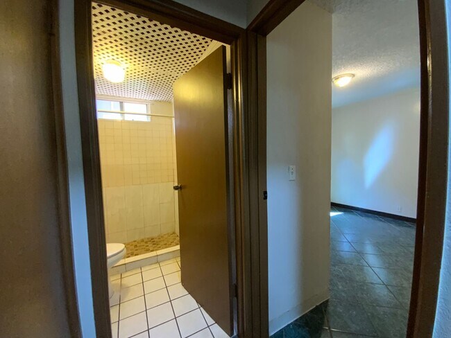 Building Photo - T1171
