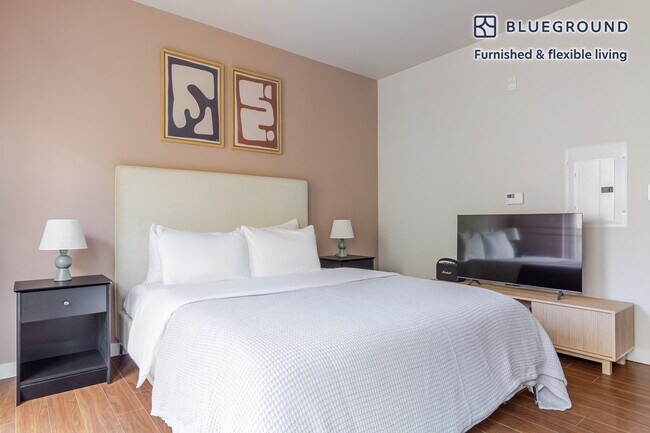 Building Photo - 10333 Main St