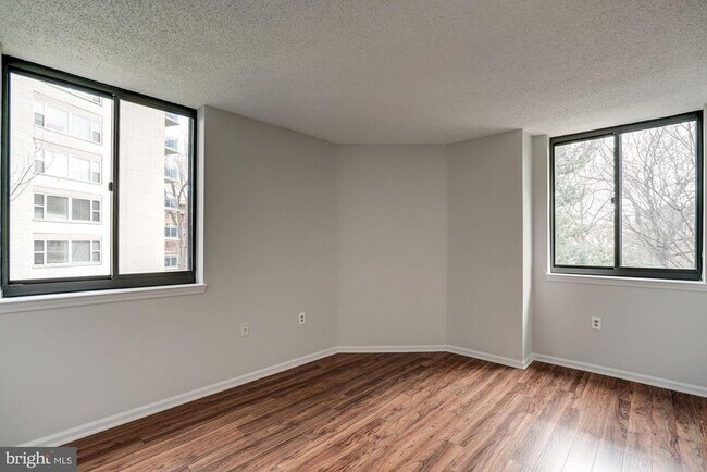 Building Photo - 1001 N Randolph St
