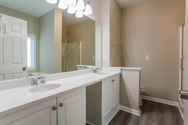 Building Photo - 2839 Stonewall Ln SW