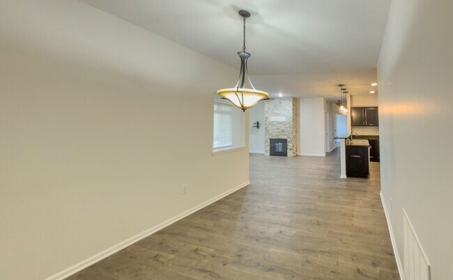 Building Photo - Beautiful Ranch 2 bed/2 bath Condominium
