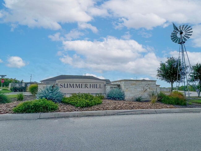 Building Photo - Spacious 4-bedroom, 2-bath located in Summerhill subdivision