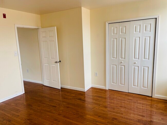 Building Photo - 1520 Moore St