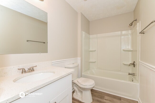 Building Photo - 600 N Oakland Cir