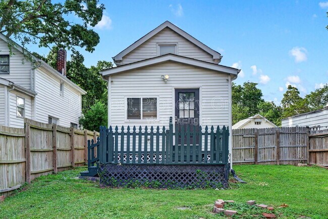 Building Photo - 3610 Manhattan Ave
