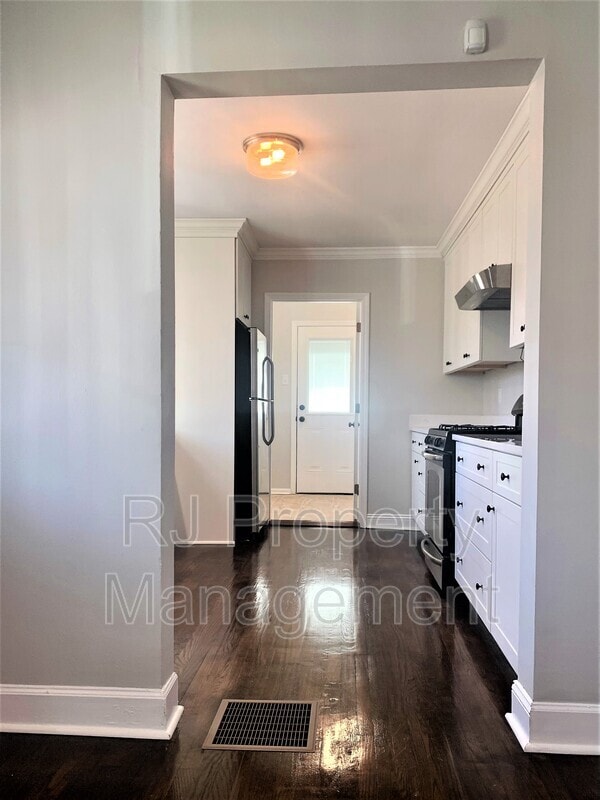 Building Photo - 3810 Montclair Dr