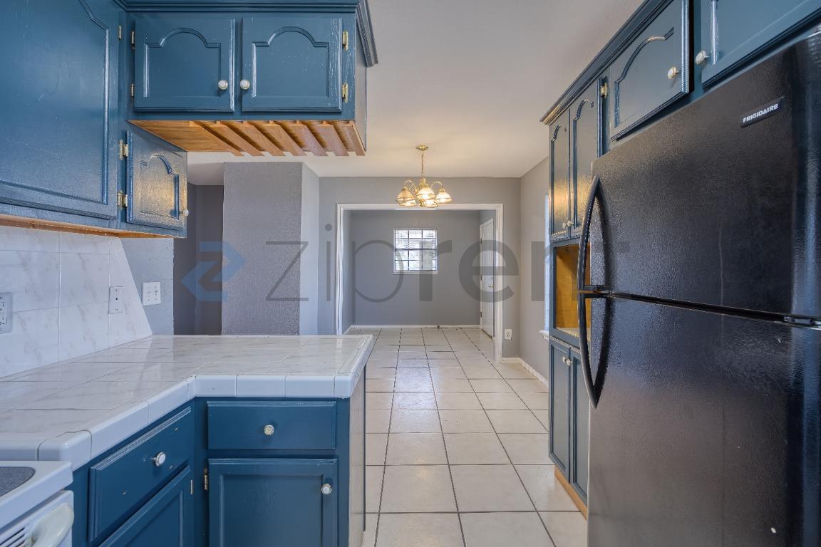 Building Photo - 6053 Blanco River St